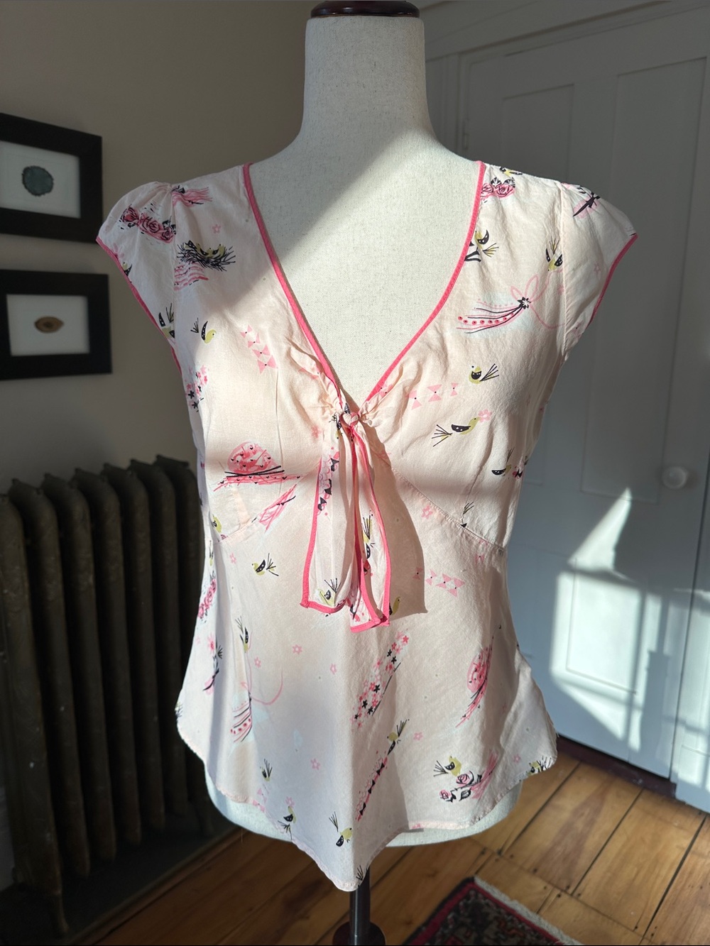 Anthropologie Odille Pale Pink V-Neck Cap Sleeve Blouse with Retro Print